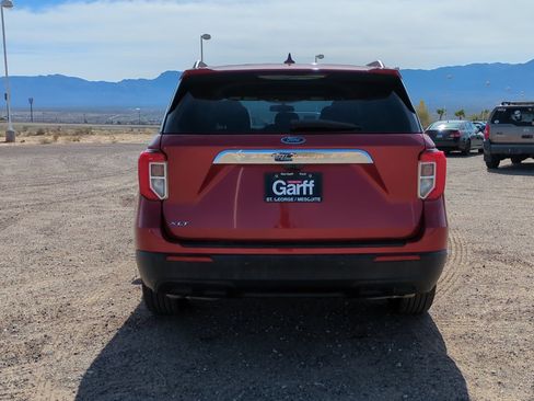 Used 2023 Ford Explorer XLT image 4