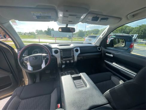 Used 2017 Toyota Tundra SR5 w/ SR5 Upgrade Package image 19