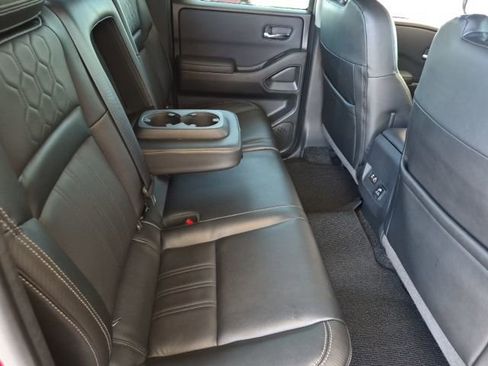 Used 2022 Nissan Frontier SV w/ SV Premium Package image 38