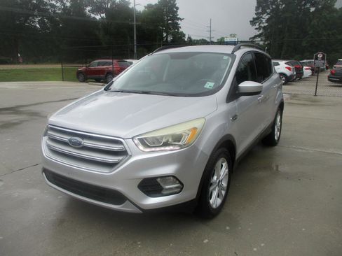 Used 2017 Ford Escape SE w/ SE Leather Comfort Package FWD image 5