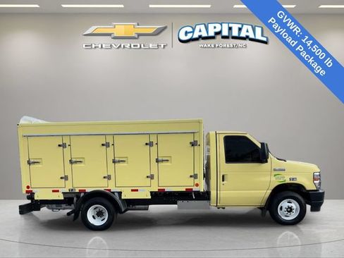 Used 2022 Ford E-450 and Econoline 450 Super Duty RWD image 9