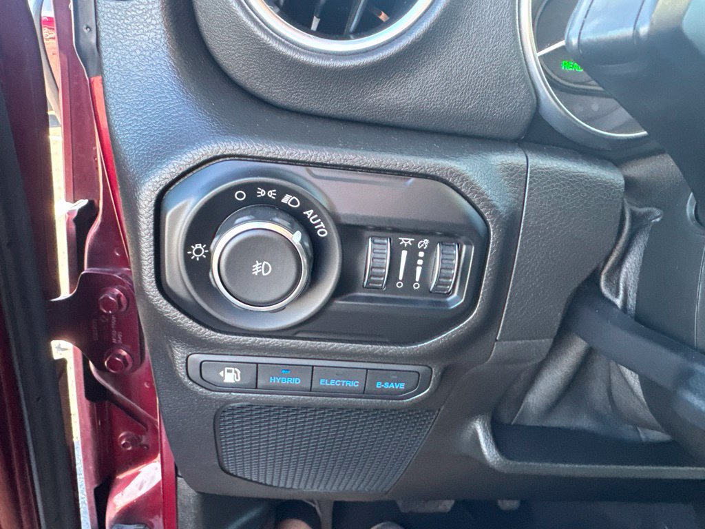 Used 2021 Jeep Wrangler Unlimited Sahara w/ Cold Weather Group AWD/4WD image 25