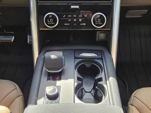 New 2026 Land Rover Discovery Limited Edition image 13