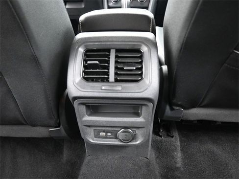 Used 2021 Volkswagen Tiguan SE image 25