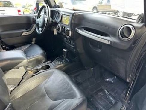 Used 2013 Jeep Wrangler Unlimited Sahara w/ Mopar Chrome Edition Group image 9