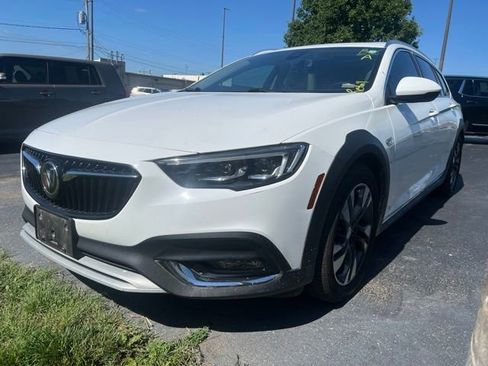 Used 2019 Buick Regal Essence w/ Driver Confidence Package I AWD/4WD image 1