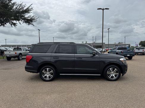 Certified 2023 Ford Expedition XLT RWD image 4
