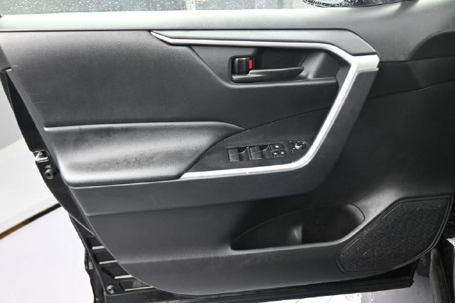 Used 2025 Toyota RAV4 LE AWD/4WD image 21