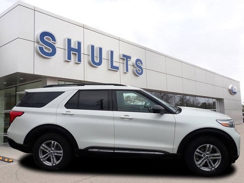 Certified 2022 Ford Explorer XLT w/ Equipment Group 202A image 4