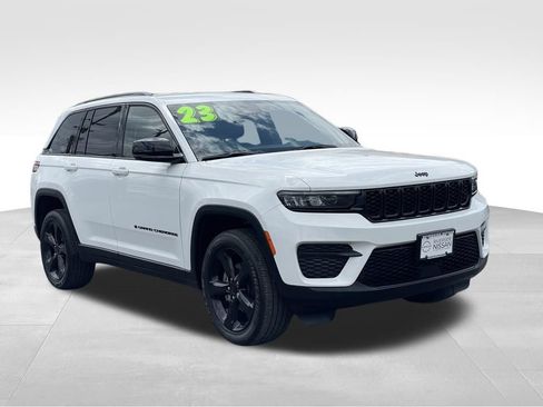 Used 2023 Jeep Grand Cherokee Altitude AWD/4WD image 3