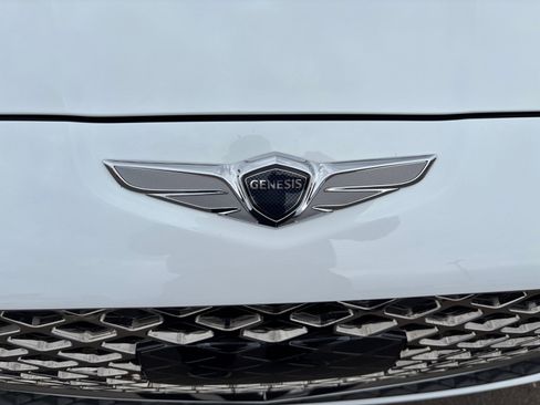 Used 2023 Genesis G70 2.0T image 23