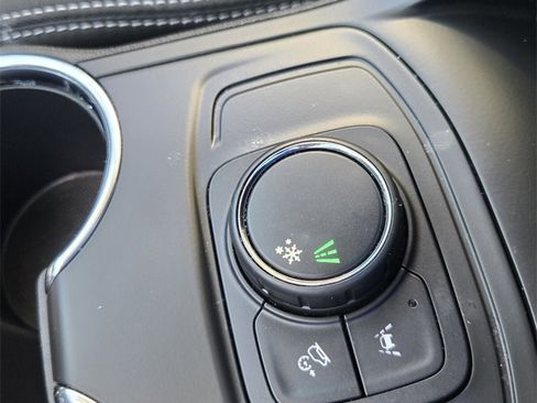 Used 2023 GMC Terrain SLE image 18