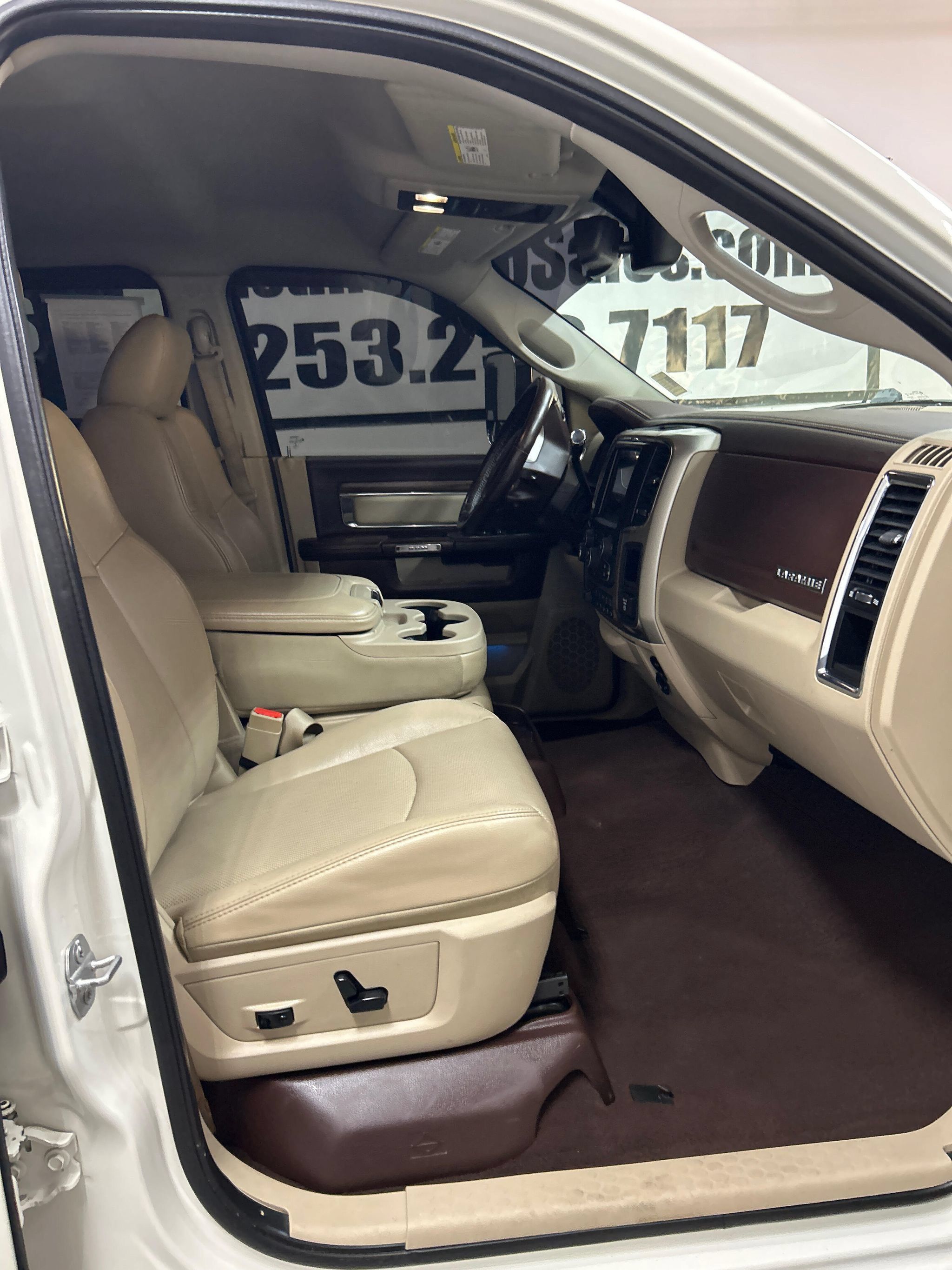 Used 2016 RAM 2500 Laramie w/ Convenience Group AWD/4WD image 13