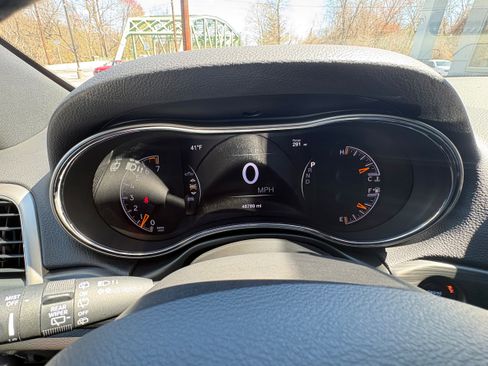 Used 2021 Jeep Grand Cherokee Laredo X image 19