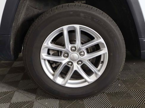 Used 2023 Jeep Grand Cherokee L Laredo image 19