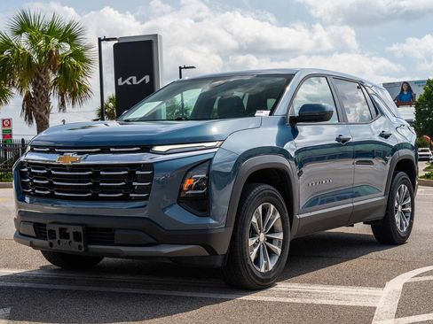 Used 2025 Chevrolet Equinox LT FWD image 3
