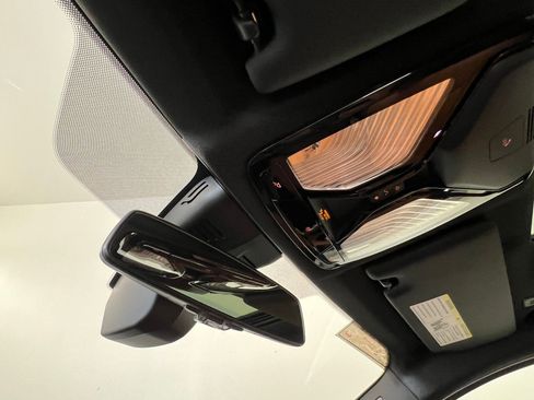 Used 2025 BMW 330i xDrive Sedan w/ Premium Package AWD/4WD image 11