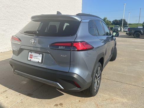 Certified 2025 Toyota Corolla Cross XLE FWD image 6