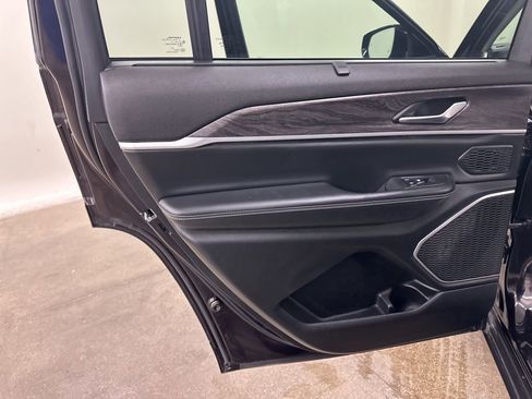 Used 2022 Jeep Grand Cherokee L Limited w/ Luxury Tech Group II image 30