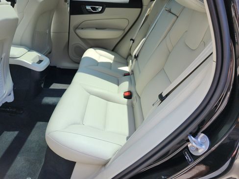 Used 2023 Volvo XC60 B5 Plus FWD image 14