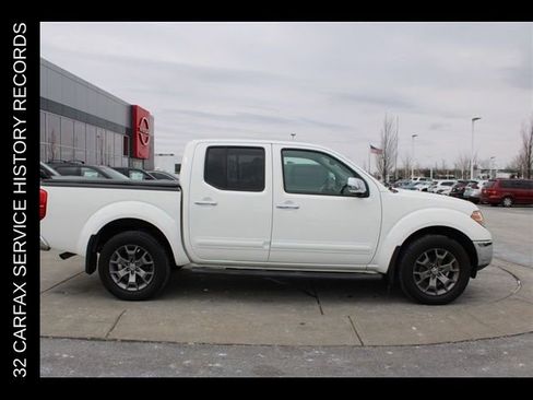 Used 2019 Nissan Frontier SL AWD/4WD image 6