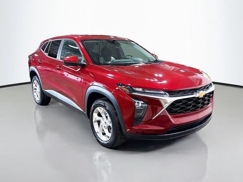 Used 2024 Chevrolet Trax LS w/ LS Convenience Package FWD image 3