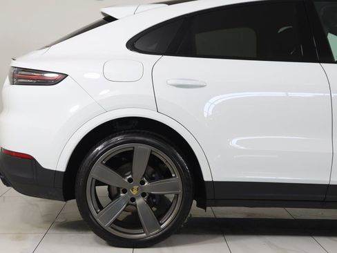 Used 2023 Porsche Cayenne Coupe image 82