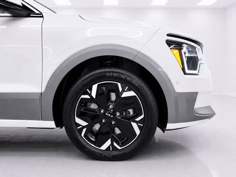Used 2023 Kia Niro Wave w/ Wave Preserve Package FWD image 9