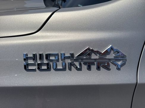 Used 2024 Chevrolet Suburban High Country w/ Advanced Technology Package AWD/4WD image 7
