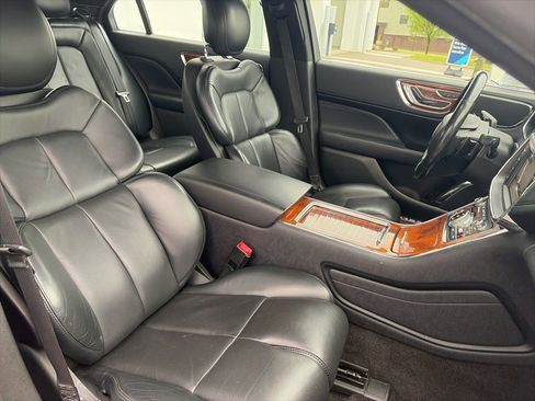 Used 2018 Lincoln Continental Select FWD image 31