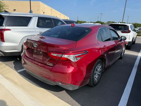 Used 2020 Toyota Camry LE FWD image 4