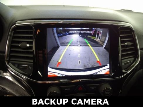 Used 2019 Jeep Grand Cherokee Altitude image 16