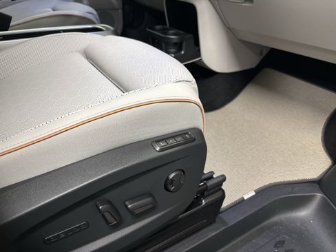 New 2025 Volkswagen ID. Buzz 1st Edition AWD/4WD image 11