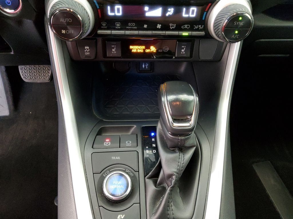 Used 2019 Toyota RAV4 XSE w/ XSE Weather Package AWD/4WD image 27