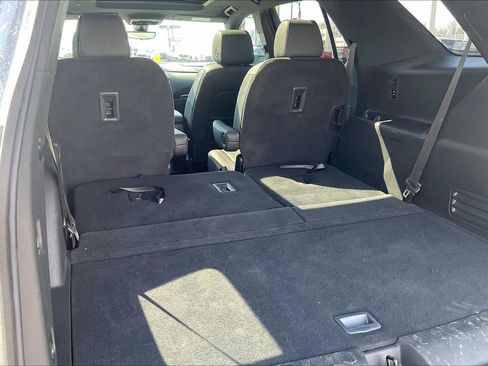 Used 2023 Chevrolet Traverse RS image 4