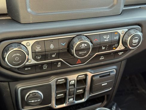 Used 2022 Jeep Gladiator Sport image 16