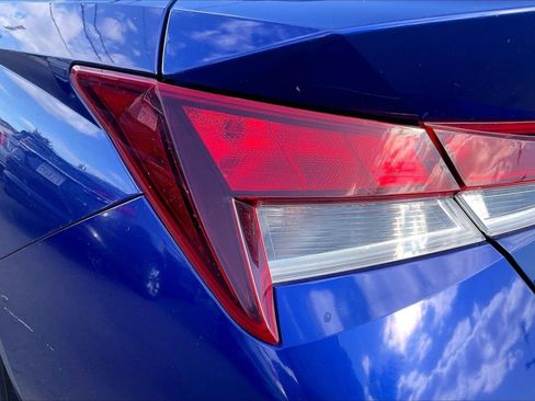 Used 2021 Hyundai Elantra SE FWD image 29