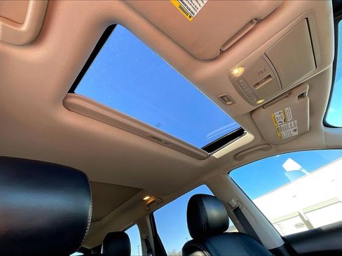 Used 2018 Nissan Pathfinder Platinum w/ Cargo Package image 12