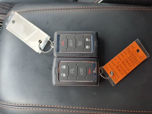 Certified 2025 Jeep Grand Cherokee Summit AWD/4WD image 28