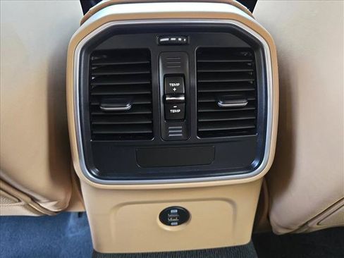 Used 2018 Porsche Macan AWD/4WD image 15