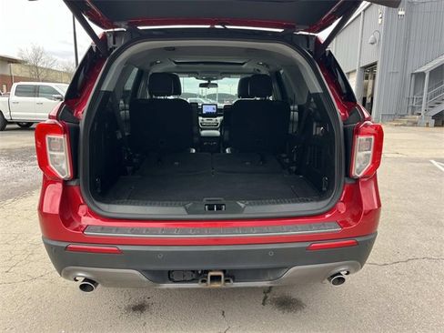 Certified 2022 Ford Explorer XLT w/ Equipment Group 202A image 12