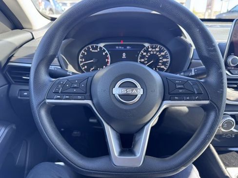 Used 2024 Nissan Altima 2.5 SV image 11