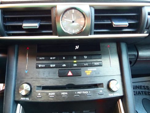 Used 2019 Lexus IS 350 AWD image 31