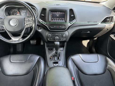 Used 2021 Jeep Cherokee Latitude Plus w/ Sun & Sound Group FWD image 8