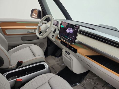 Used 2025 Volkswagen ID. Buzz 1st Edition AWD/4WD image 17