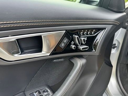 Used 2017 Jaguar F-TYPE R AWD/4WD image 9