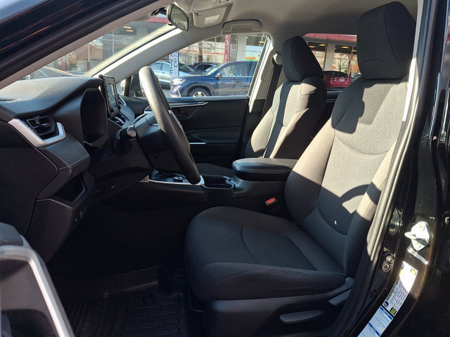 Used 2021 Toyota RAV4 LE AWD/4WD image 14