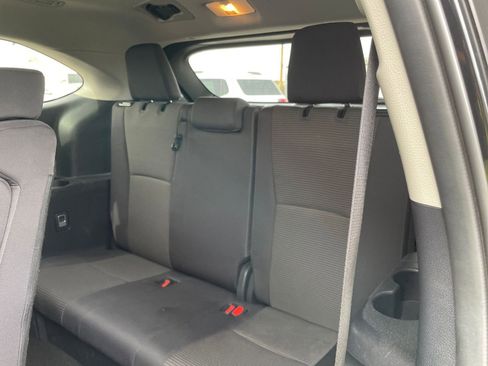 Used 2025 Toyota Highlander LE image 30