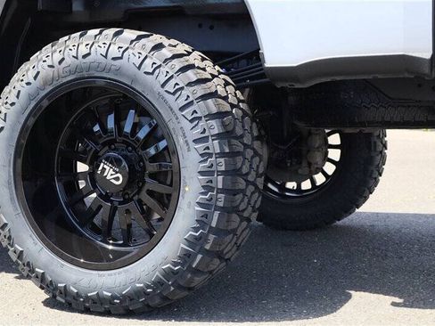 Used 2023 Ford F350 Platinum w/ FX4 Off-Road Package AWD/4WD image 36