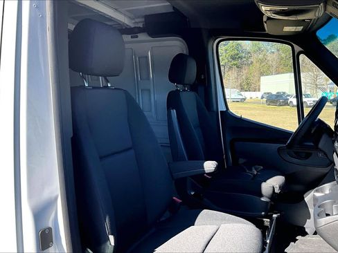 Used 2024 Mercedes-Benz Sprinter 2500 image 9